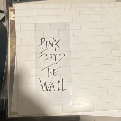 Pink floyd the wall album - pink,